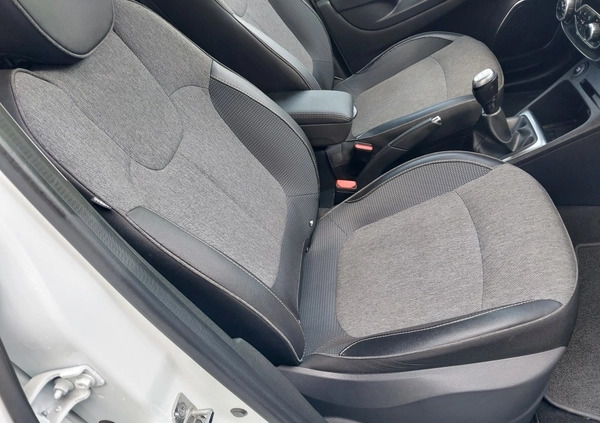 Renault Captur cena 48900 przebieg: 47600, rok produkcji 2018 z Poznań małe 172